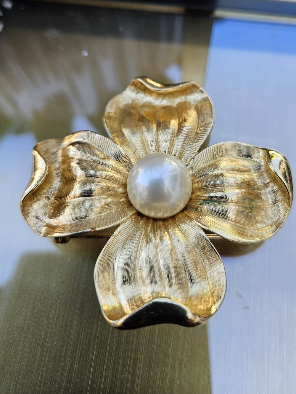 TRIFARI Gold Dogwood Big Pearl Center Brooch Pin